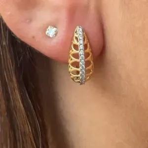 ARGOLA GOTA DOURADA VAZADA COM 14 ZIRCONIAS