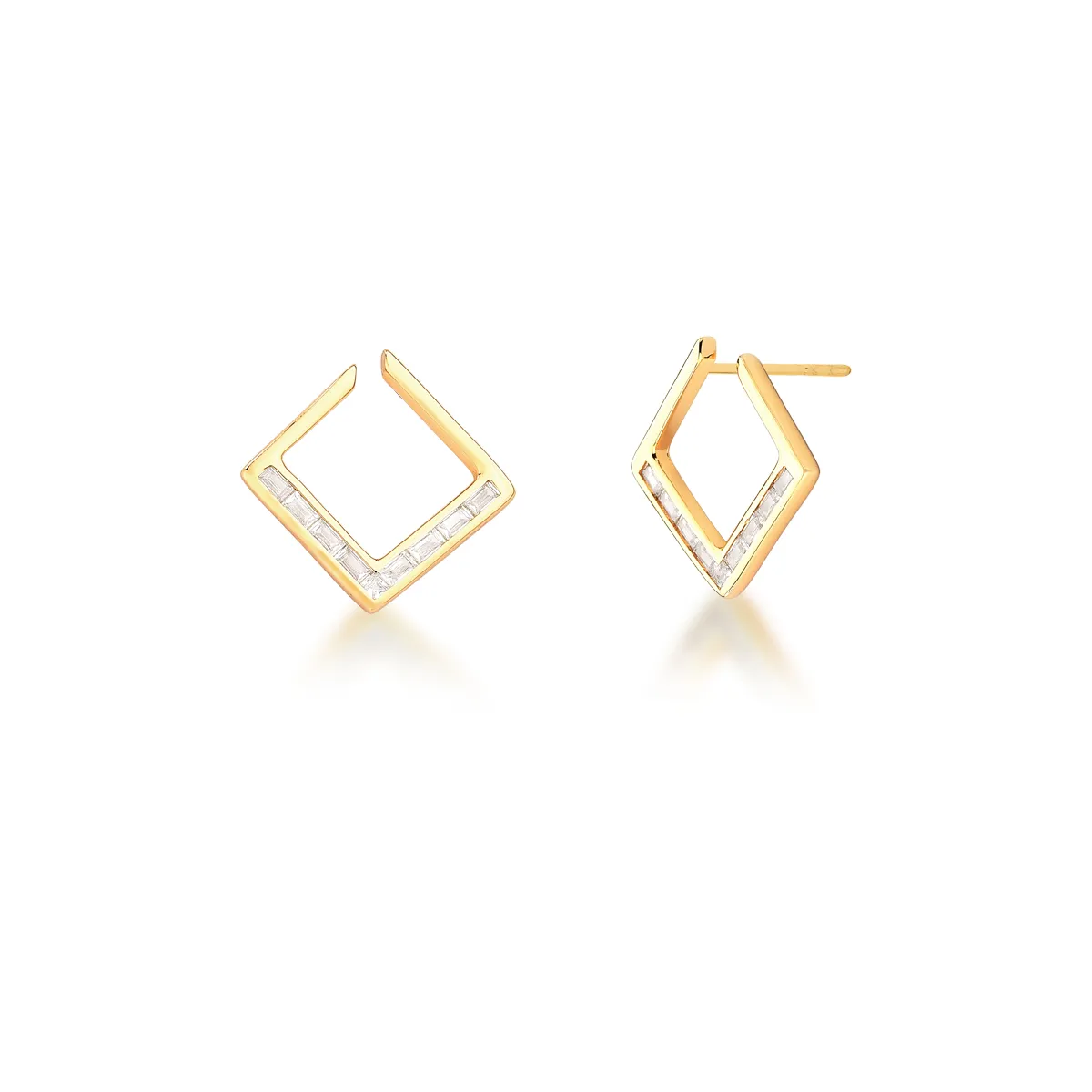 BRINCO BAN. DOURADO PEDRA BRANCA QUADRADO VAZADO 17MM