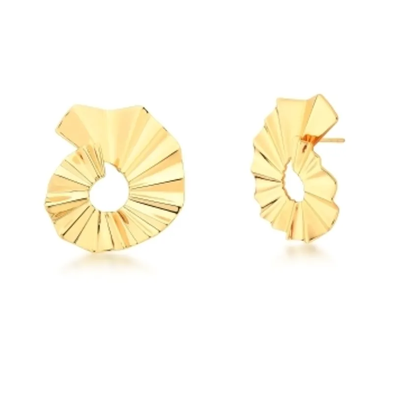 BRINCO BAN. DOURADO LISO TRABALHADO LEQUE CURVO 30MM