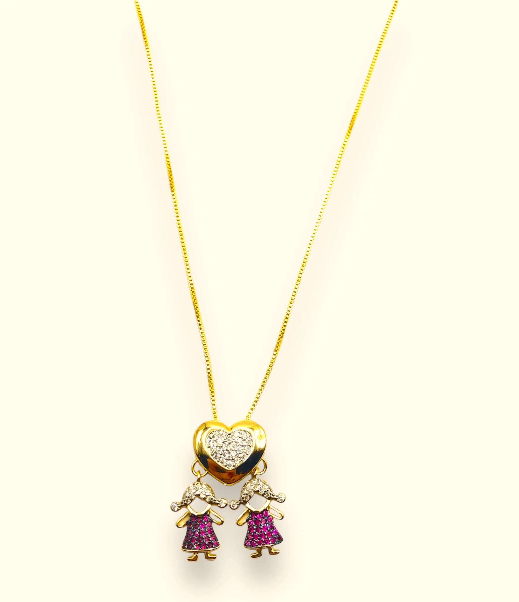 CORRENTE C/ PING. BAN. DOURADO CRAV. ZIRC BRANCA/LILAS 2 MENINAS CORACAO FILHOS 45+5CM