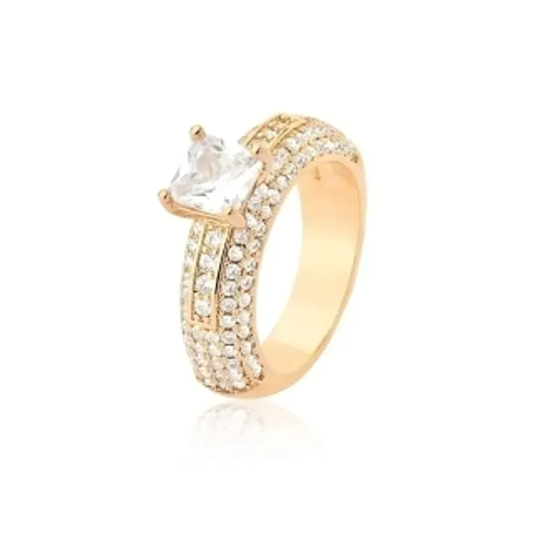 ANEL BAN. DOURADO CRAV. ZIRC BRANCA PEDRA BRANCA QUADRADO 6MM