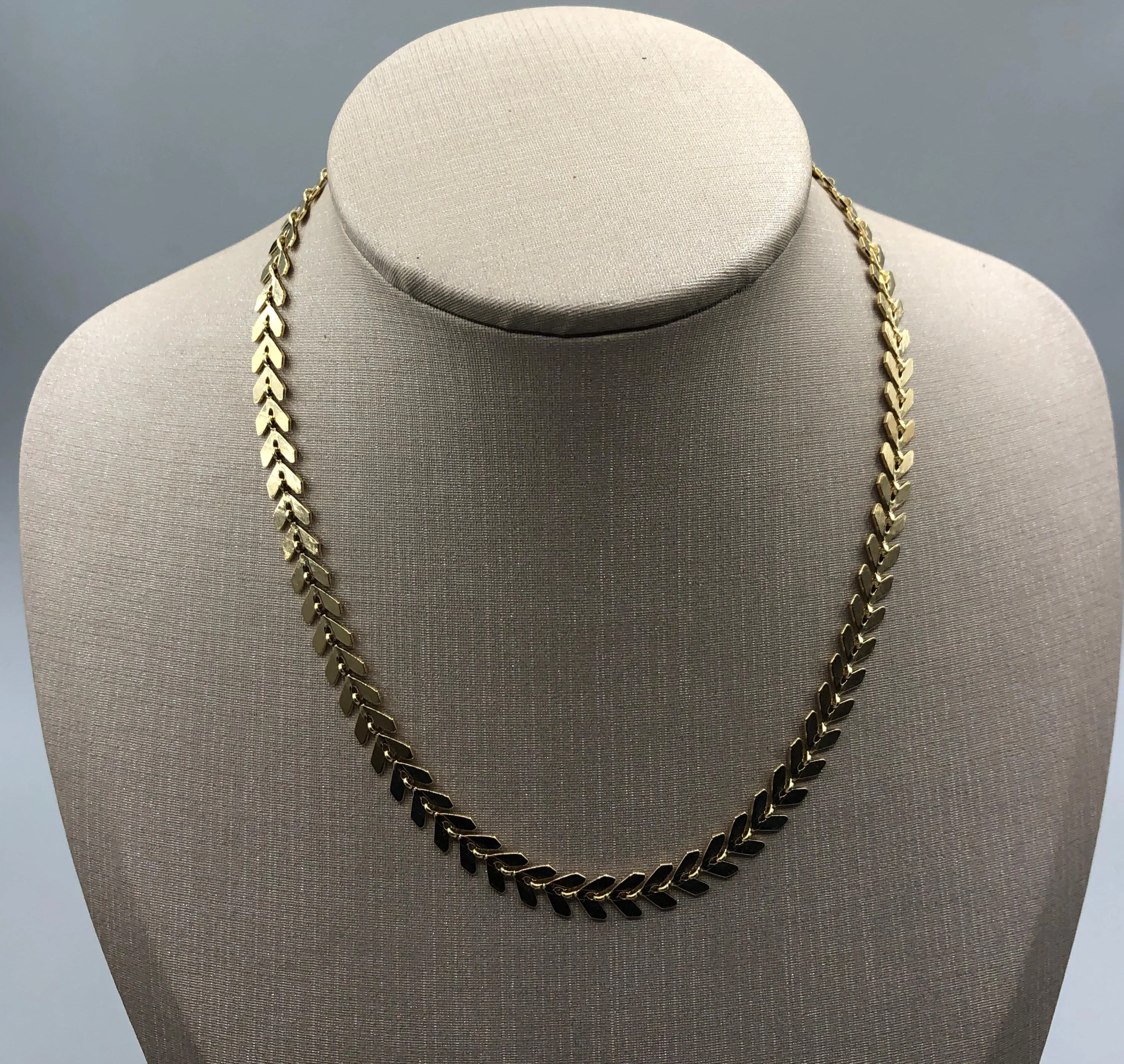 CHOKER BAN. DOURADO LISO FOLHA 30+10CM
