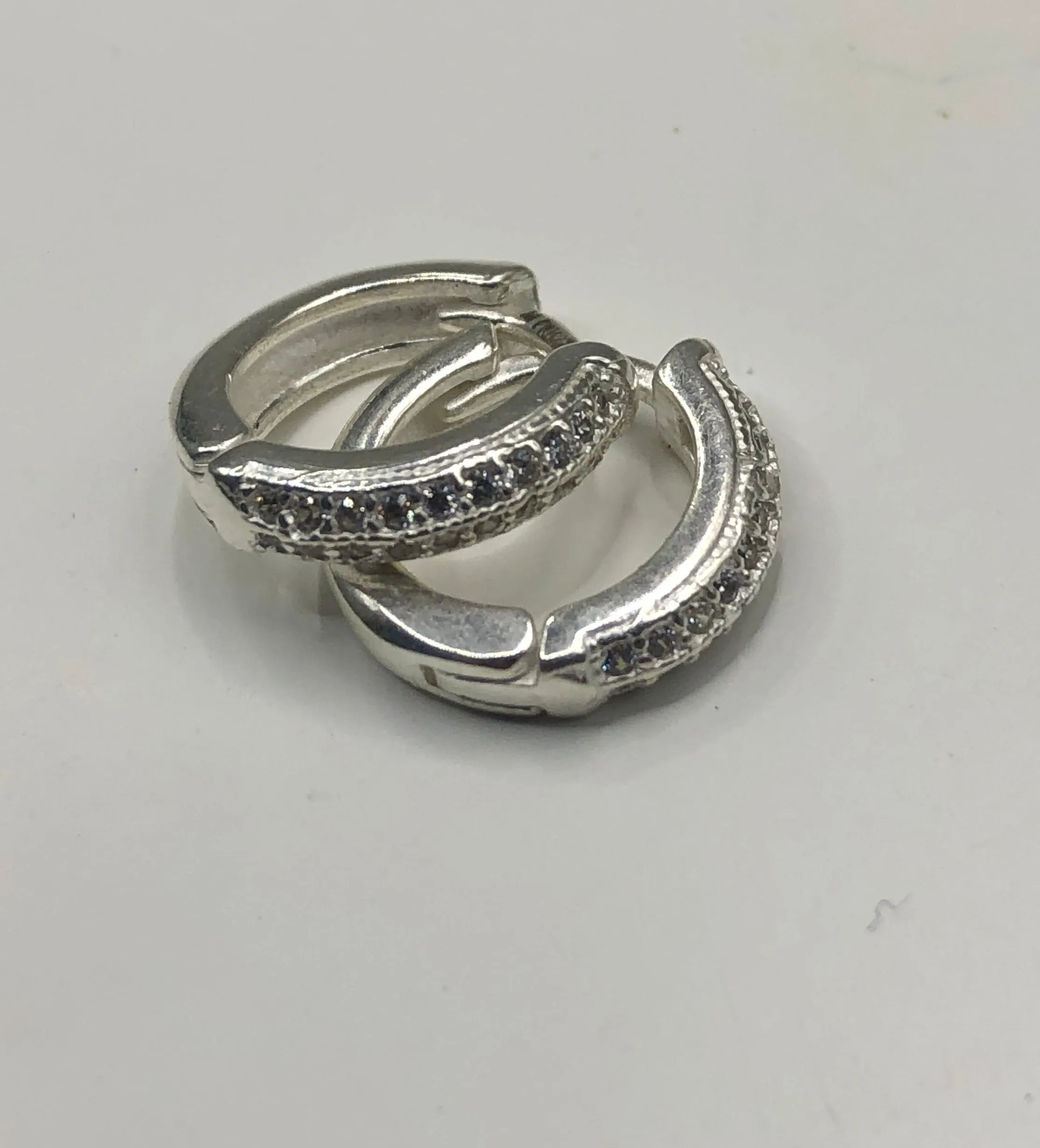 Brinco Argola Cravejado 13MM 20 ZIRC ESP 3MM
