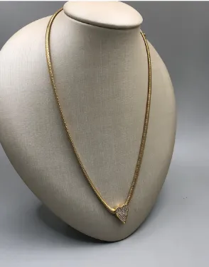 CORRENTE C/ PING. BAN. DOURADO CRAV. ZIRC BRANCA ESTEIRA LISA CORACAO 17MM 45+5CM