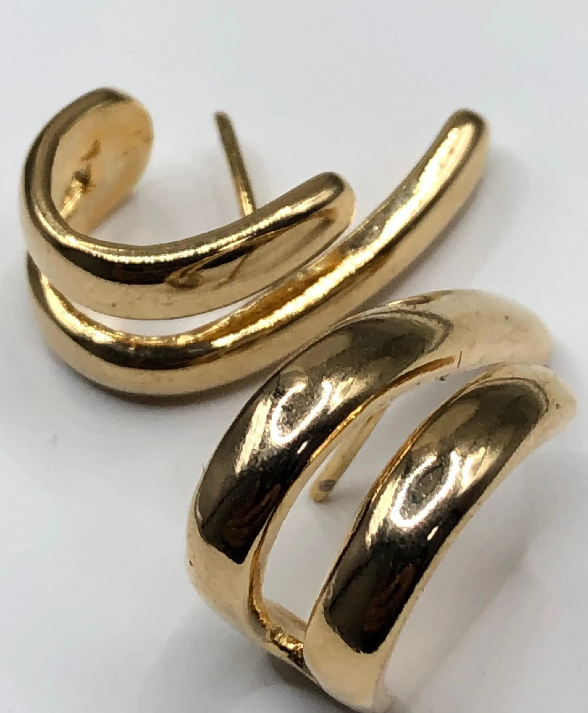 BRINCO BAN. DOURADO LISO EAR HOOK 2 COLUNA 21MM