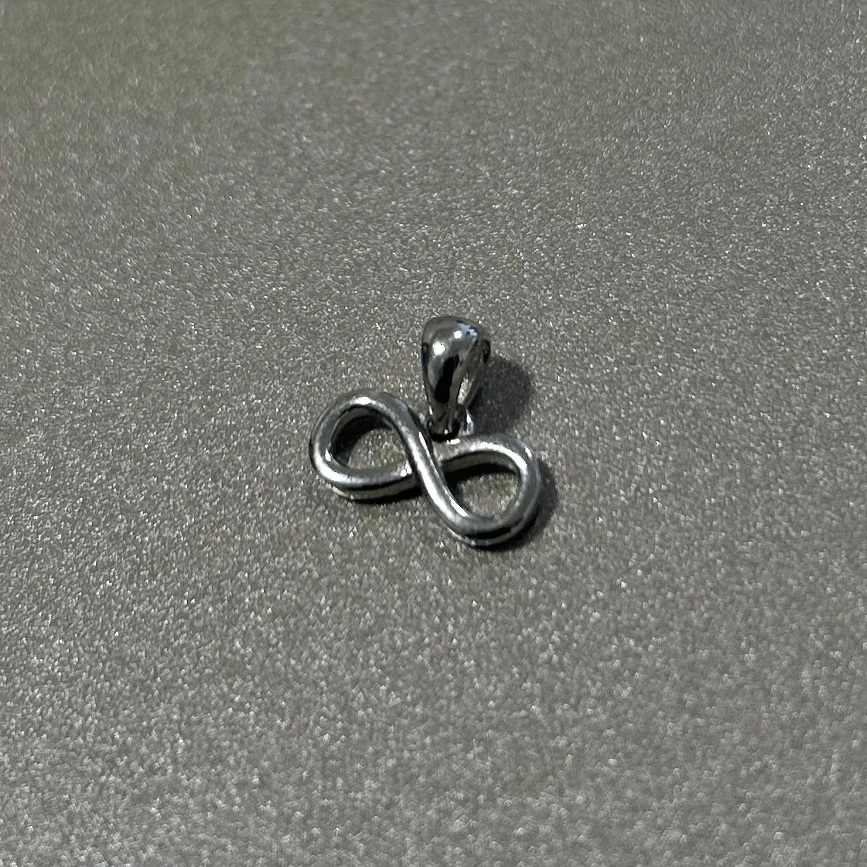 Pingente infinito