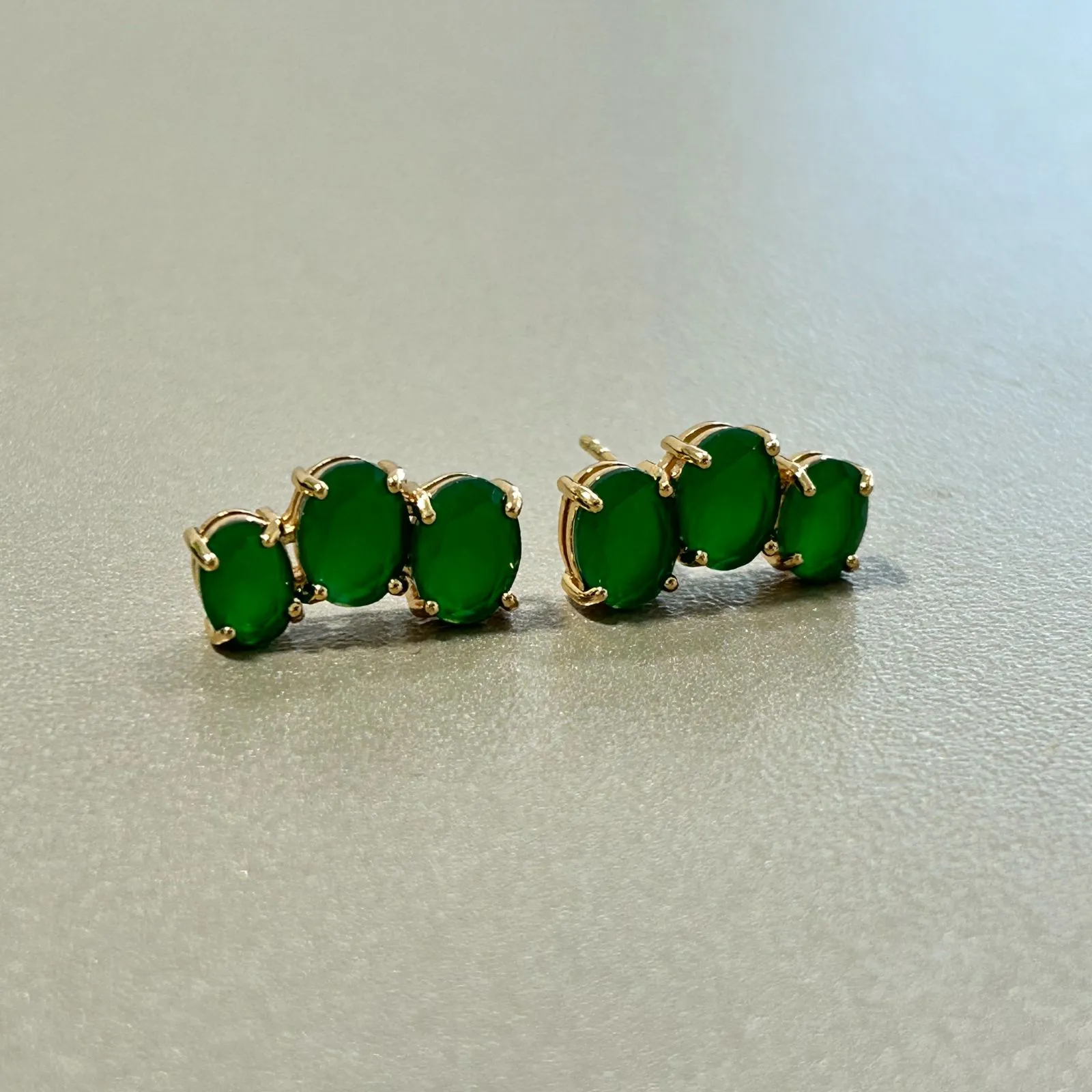 Brinco ear cuff esmeralda
